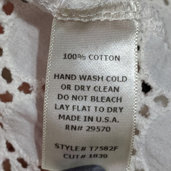 White eyelet pattern open back tank - Picture 3 of 4